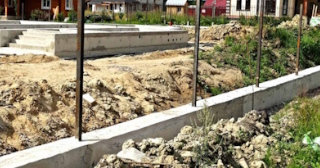 Фундамент под забор заказать в Новотроицке - заливка фундамента для забора | от 1573 за п.м.